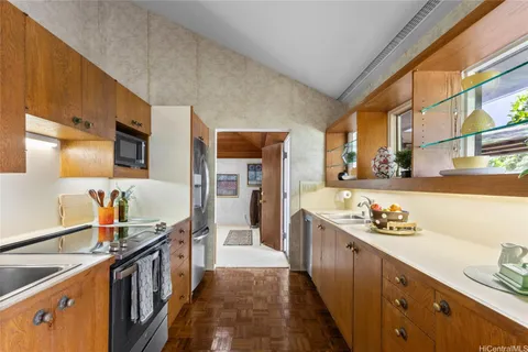 $3,150,000 | 4781 Aukai Avenue, Honolulu, HI 96816