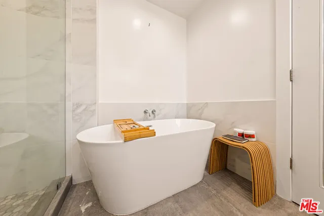 $1,799,999 | 24221 Aetna Street, Woodland Hills, CA 91367