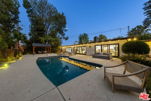 $1,799,999 | 24221 Aetna Street, Woodland Hills, CA 91367