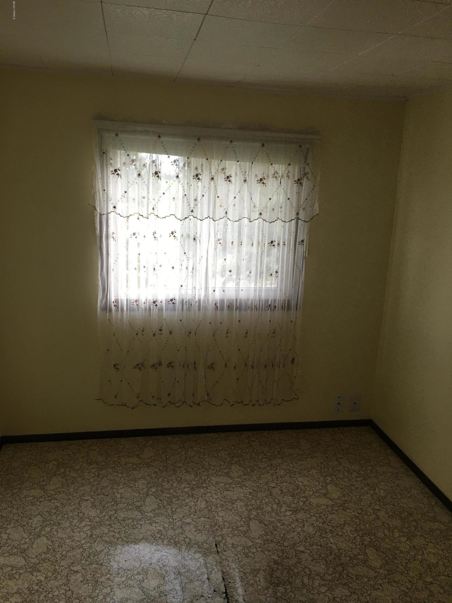 930 Lancaster Road Selah, WA 98942 - Photo 17 of 29 a view of an empty room and window