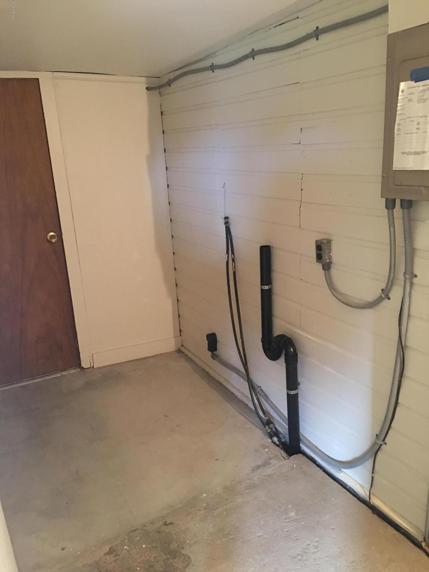 930 Lancaster Road Selah, WA 98942 - Photo 10 of 29 a view of a storage & utility room with a sink
