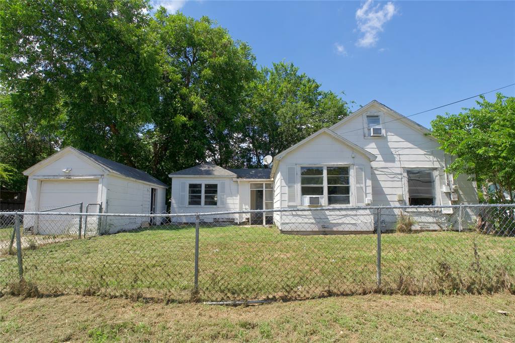 901 North Howeth Street Gainesville, TX 76240 - Photo 4 of 24
