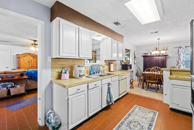 $864,500 | 103 Laurelwood Drive South, Austin, TX 78733