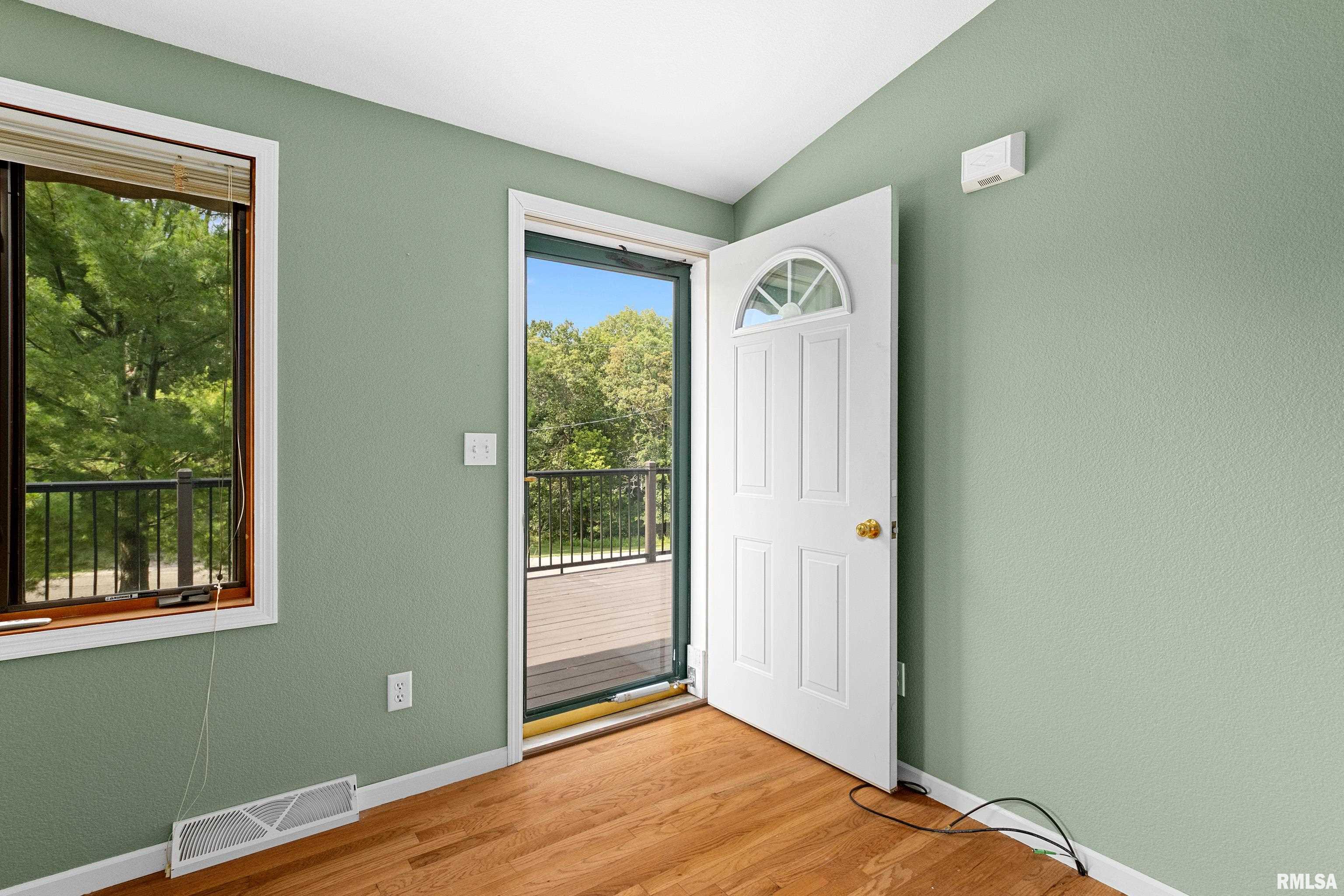 1523 Lakeview Road North Dahinda, IL 61428 - Photo 5 of 46