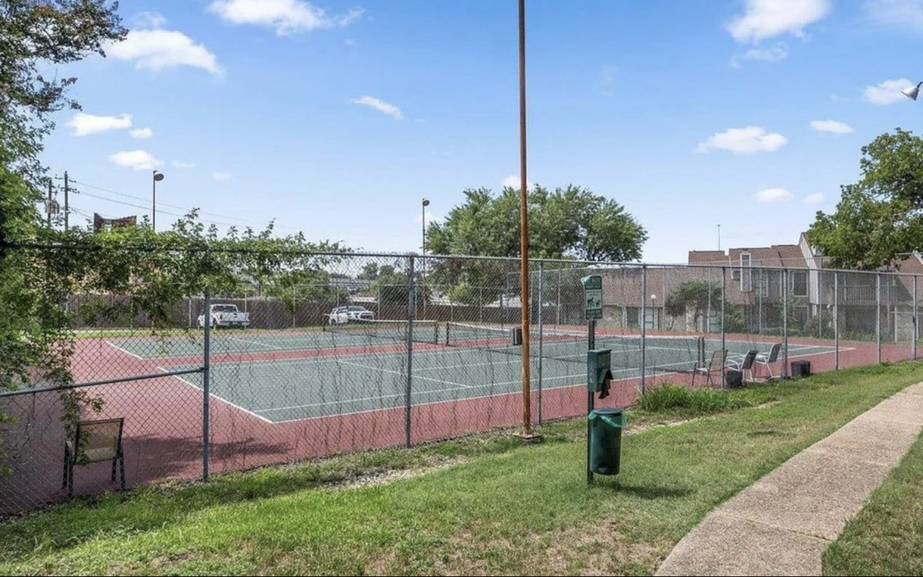 1730 Timber Ridge Road, Unit 152 Austin, TX 78741 - Photo 25 of 26 View of tennis court