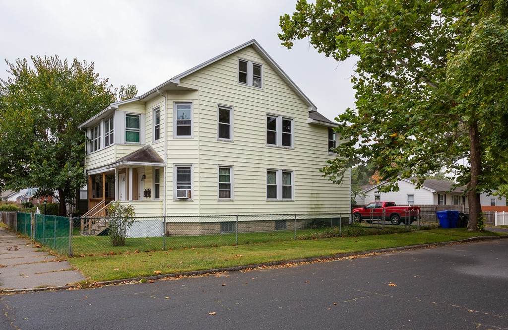 112 Eddy Street Springfield, MA 01104 - Photo 3 of 30
