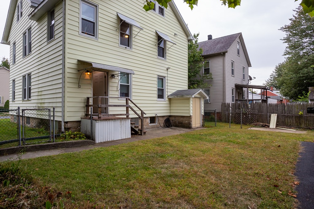 112 Eddy Street Springfield, MA 01104 - Photo 5 of 30