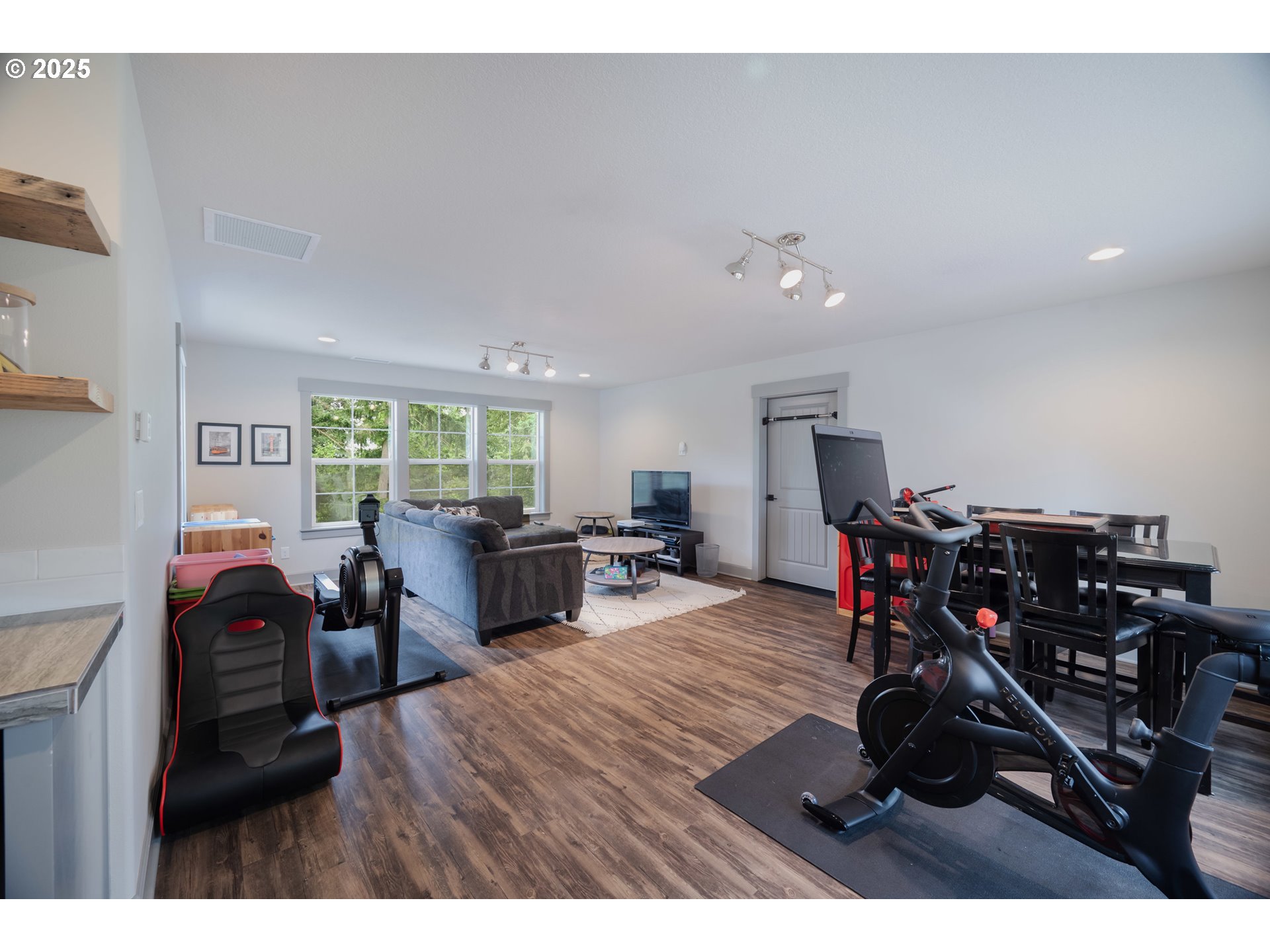 2720 Tara Way Southeast Salem, OR 97317 - Photo 38 of 47