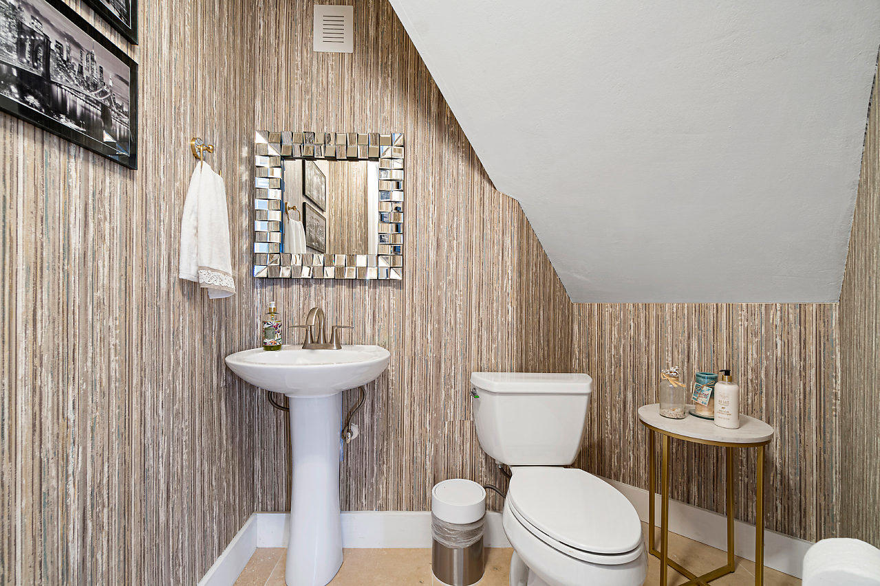 5245 Windsor Parke Drive Boca Raton, FL 33496 - Photo 14 of 33 Powder Room