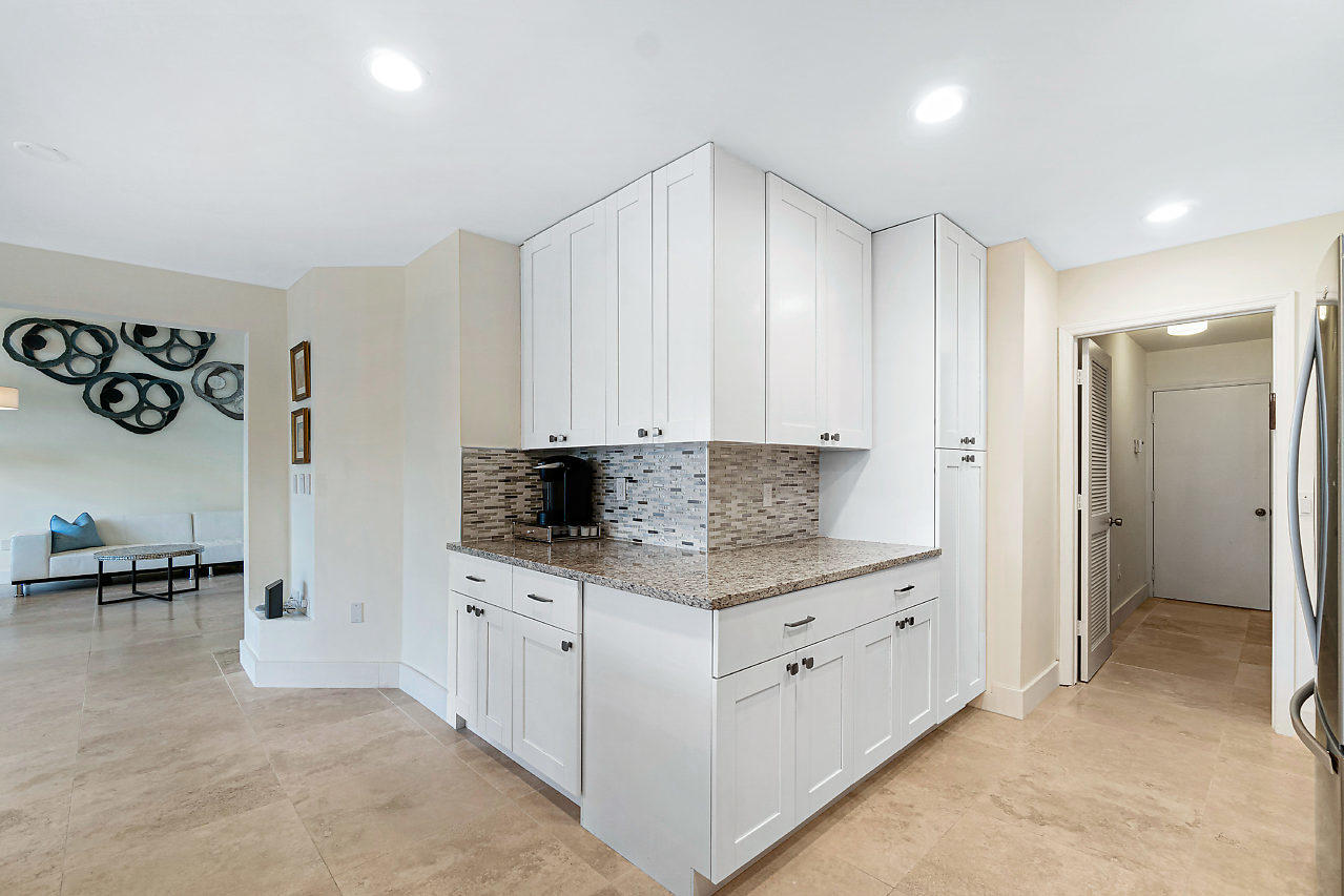 5245 Windsor Parke Drive Boca Raton, FL 33496 - Photo 5 of 33 017-5245WindsorParkDrive-DelrayBeach-FL-