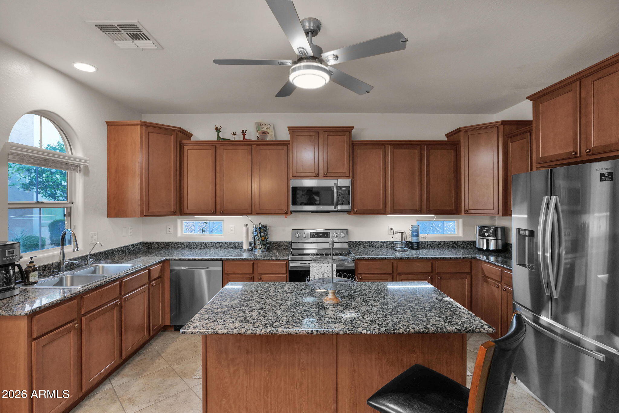 4261 East Milky Way Gilbert, AZ 85295 - Photo 6 of 37 4261 Milky Way - 06Kitchen