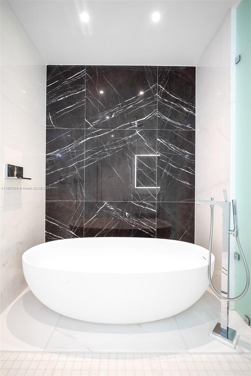 300 Biscayne Blvd Way, Unit 3509 Miami, FL 33131 - Photo 20 of 52