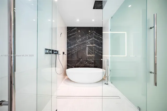 $11,000 | 300 Biscayne Blvd Way, Unit 3509, Miami, FL 33131