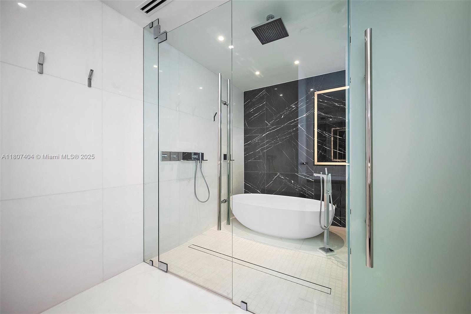 300 Biscayne Blvd Way, Unit 3509 Miami, FL 33131 - Photo 23 of 52