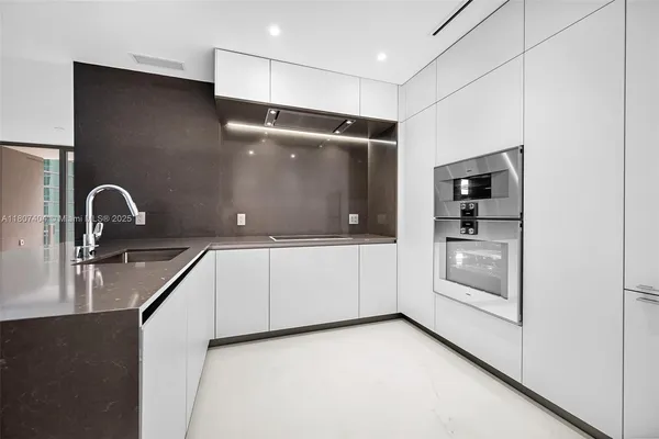 $10,500 | 300 Biscayne Blvd Way, Unit 3509, Miami, FL 33131