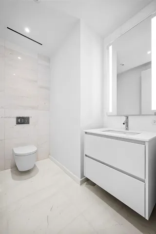 $11,000 | 300 Biscayne Blvd Way, Unit 3509, Miami, FL 33131