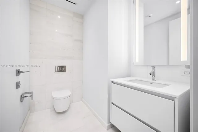 $11,000 | 300 Biscayne Blvd Way, Unit 3509, Miami, FL 33131