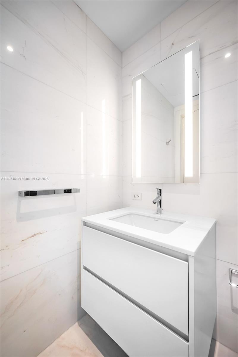 300 Biscayne Blvd Way, Unit 3509 Miami, FL 33131 - Photo 9 of 52