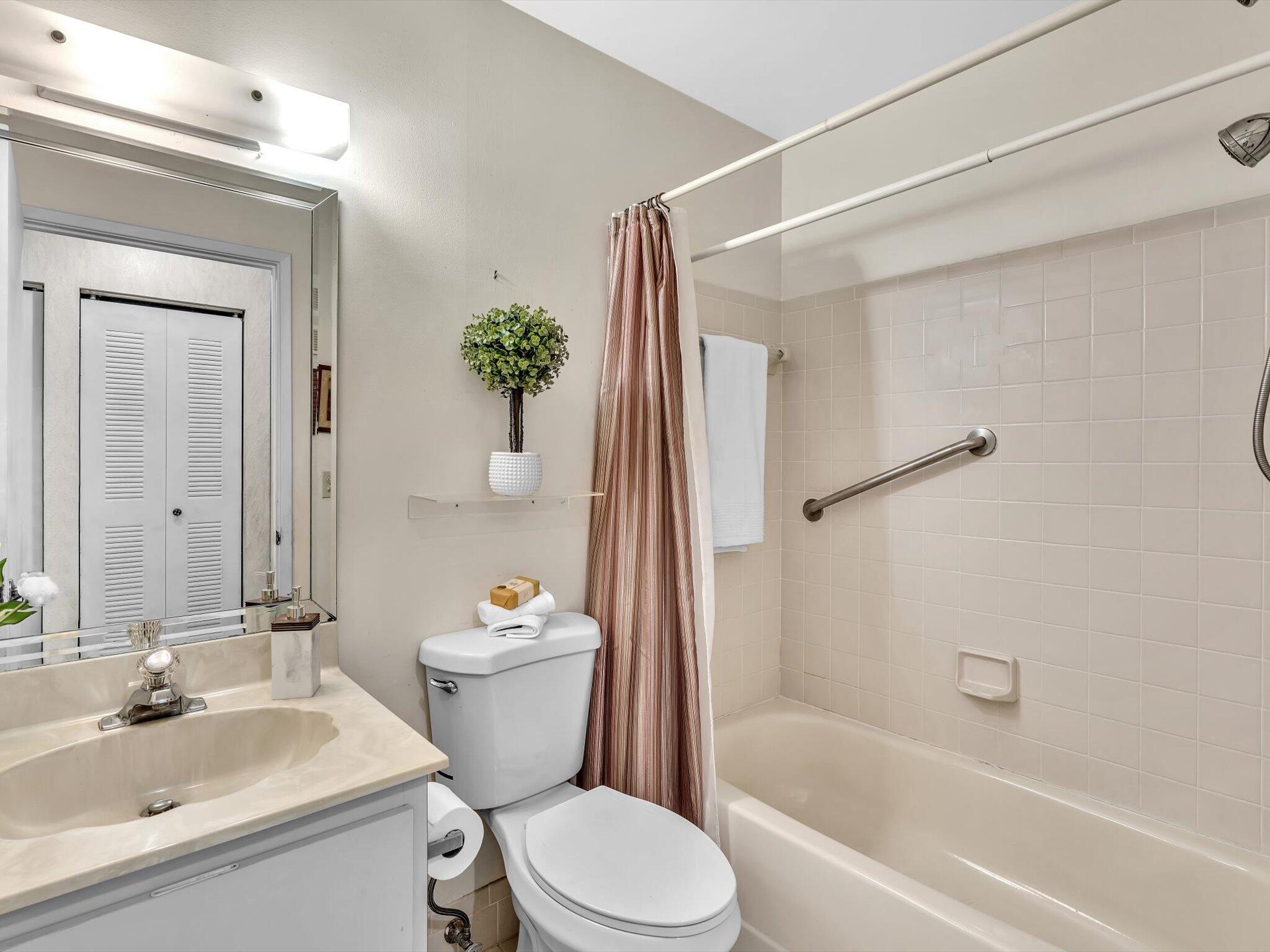 8920 Sunscape Lane Boca Raton, FL 33496 - Photo 21 of 43 Combo tub/shower