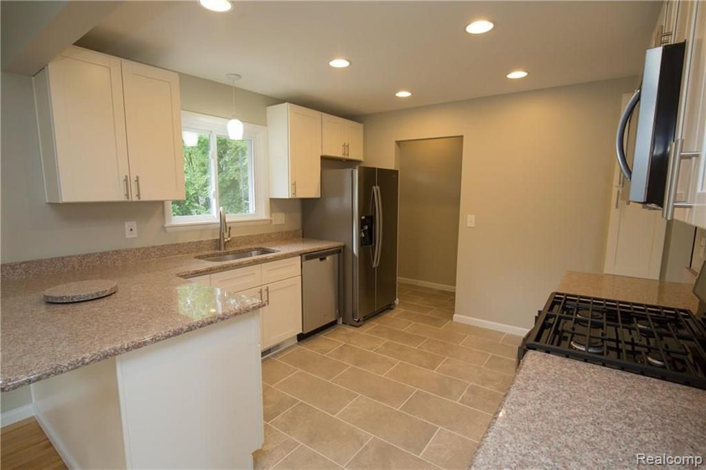2903 West Auburn Road Rochester Hills, MI 48309 - Photo 13 of 36