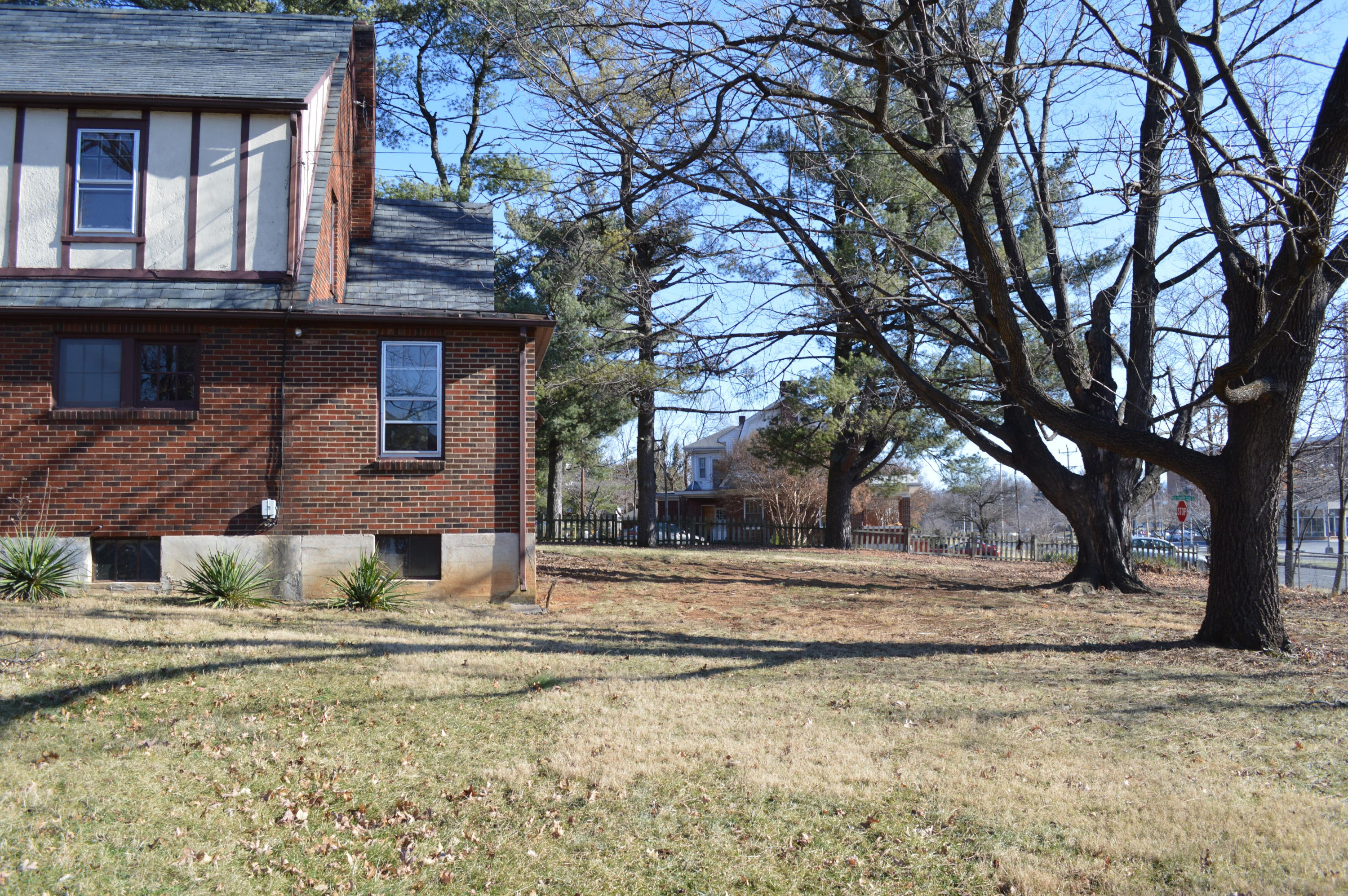 910 Old Country Club Road Northwest Roanoke, VA 24017 - Photo 2 of 26 DSC_0494