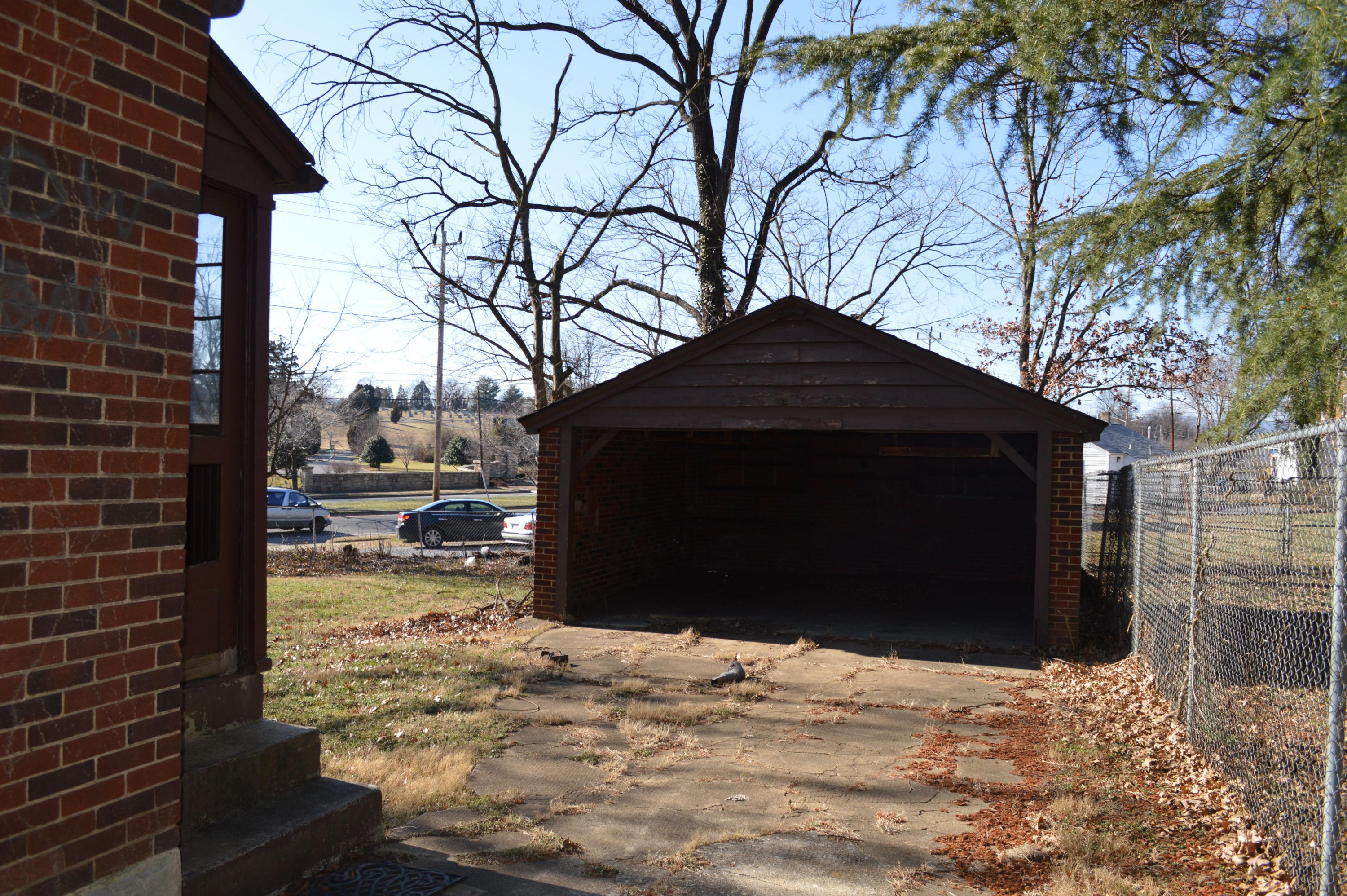 910 Old Country Club Road Northwest Roanoke, VA 24017 - Photo 3 of 26 DSC_0493