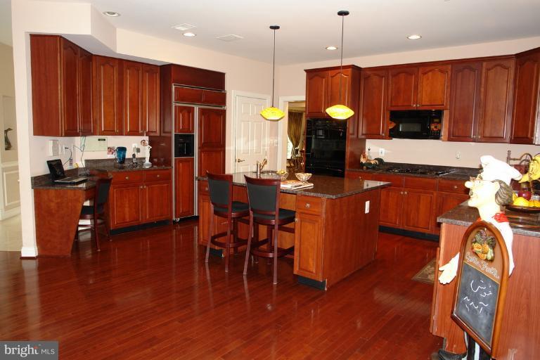 12107 Sheets Farm Road North Potomac, MD 20878 - Photo 14 of 30 Kitchen