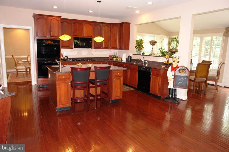 12107 Sheets Farm Road North Potomac, MD 20878 - Photo 4 of 30 Kitchen