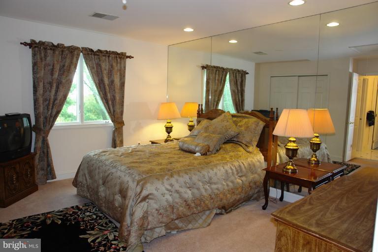 12107 Sheets Farm Road North Potomac, MD 20878 - Photo 7 of 30 Bedroom