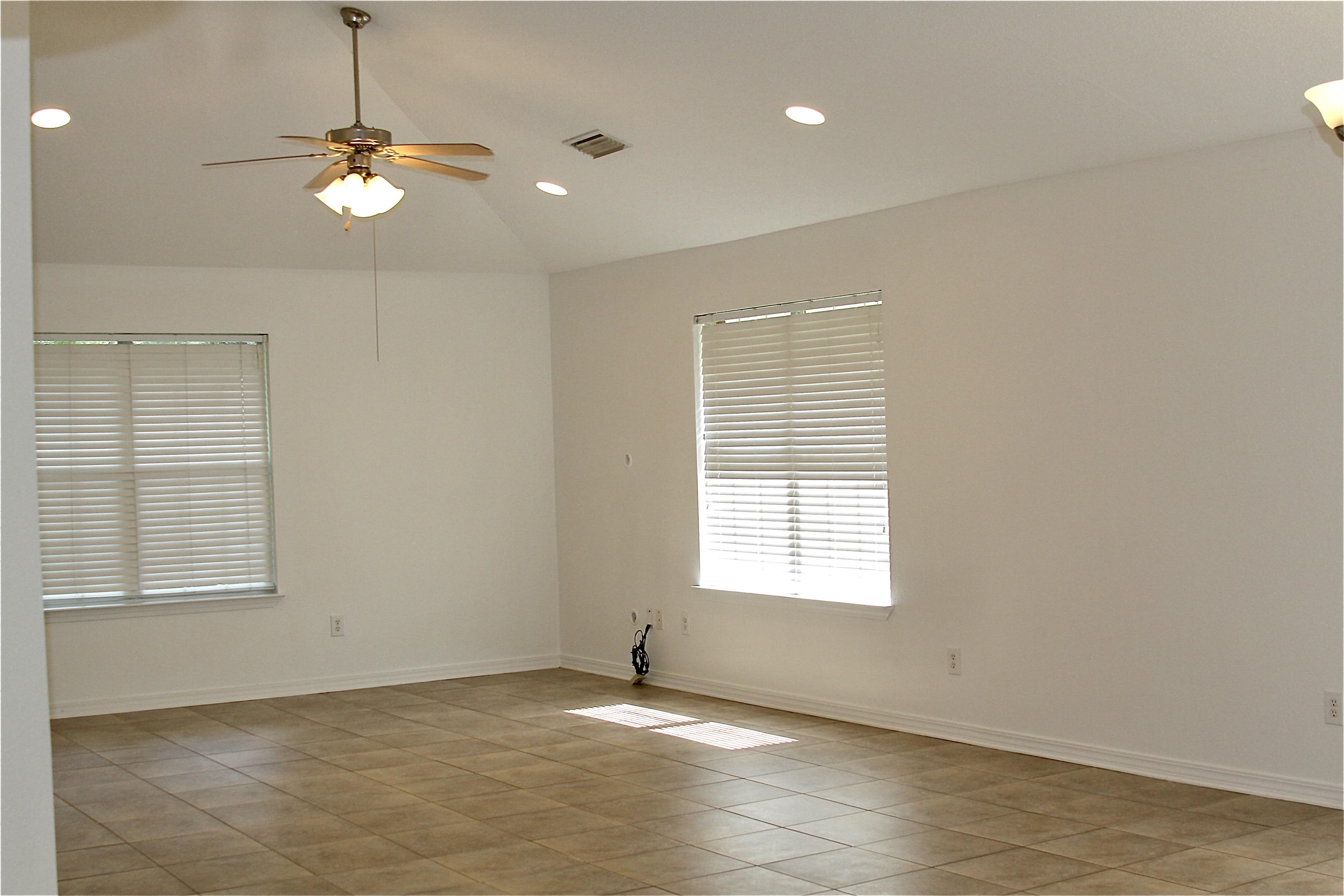 8235 Pecan Court Daphne, AL 36526 - Photo 7 of 23 Living Room