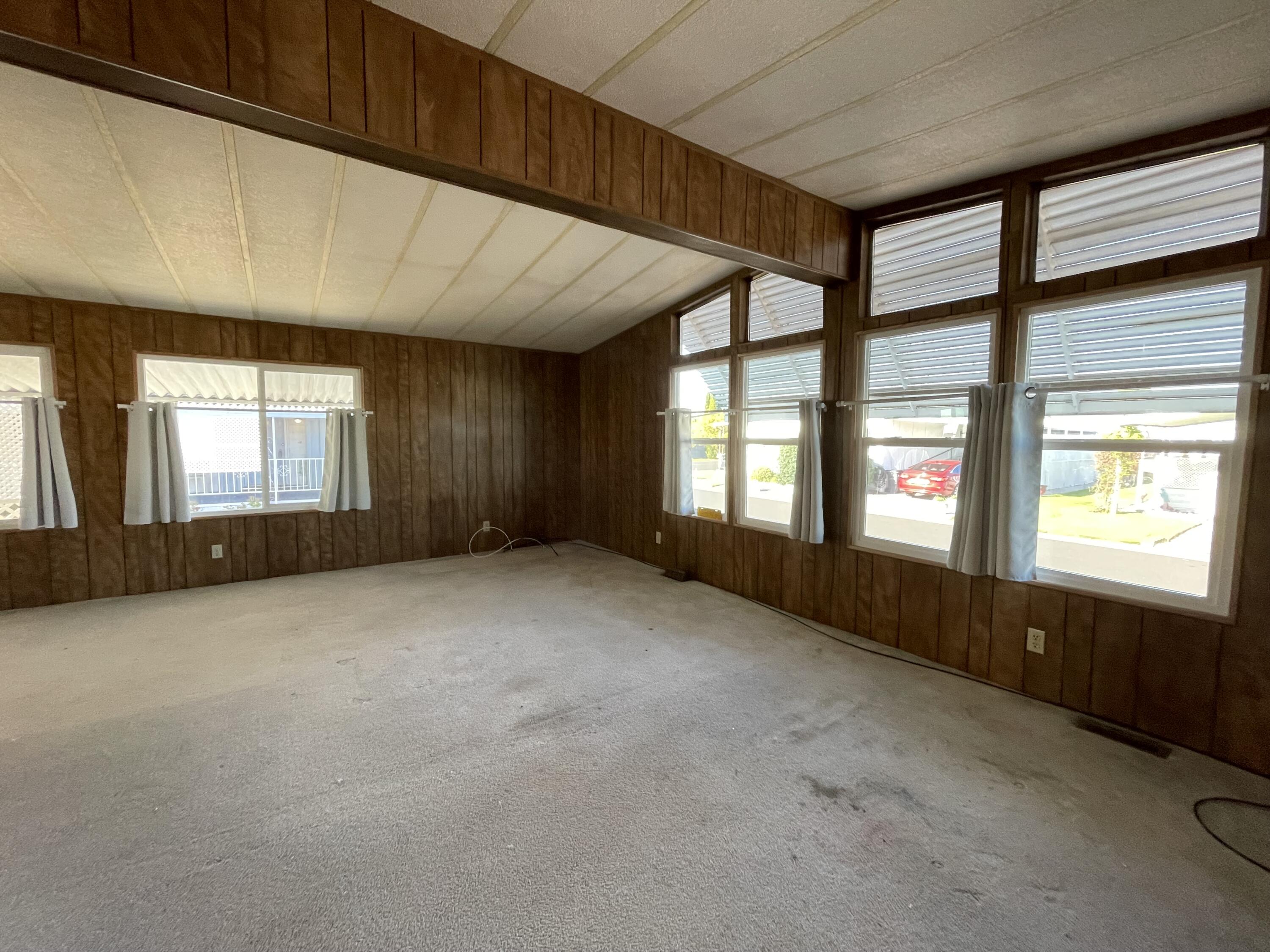 301 Freeman Road, Unit 90 Central Point, OR 97502 - Photo 5 of 22 IMG_1228