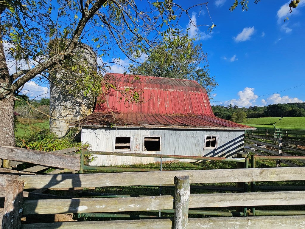 589 Fairview Road Galax, VA 24333 - Photo 43 of 68 Gallery Image 43