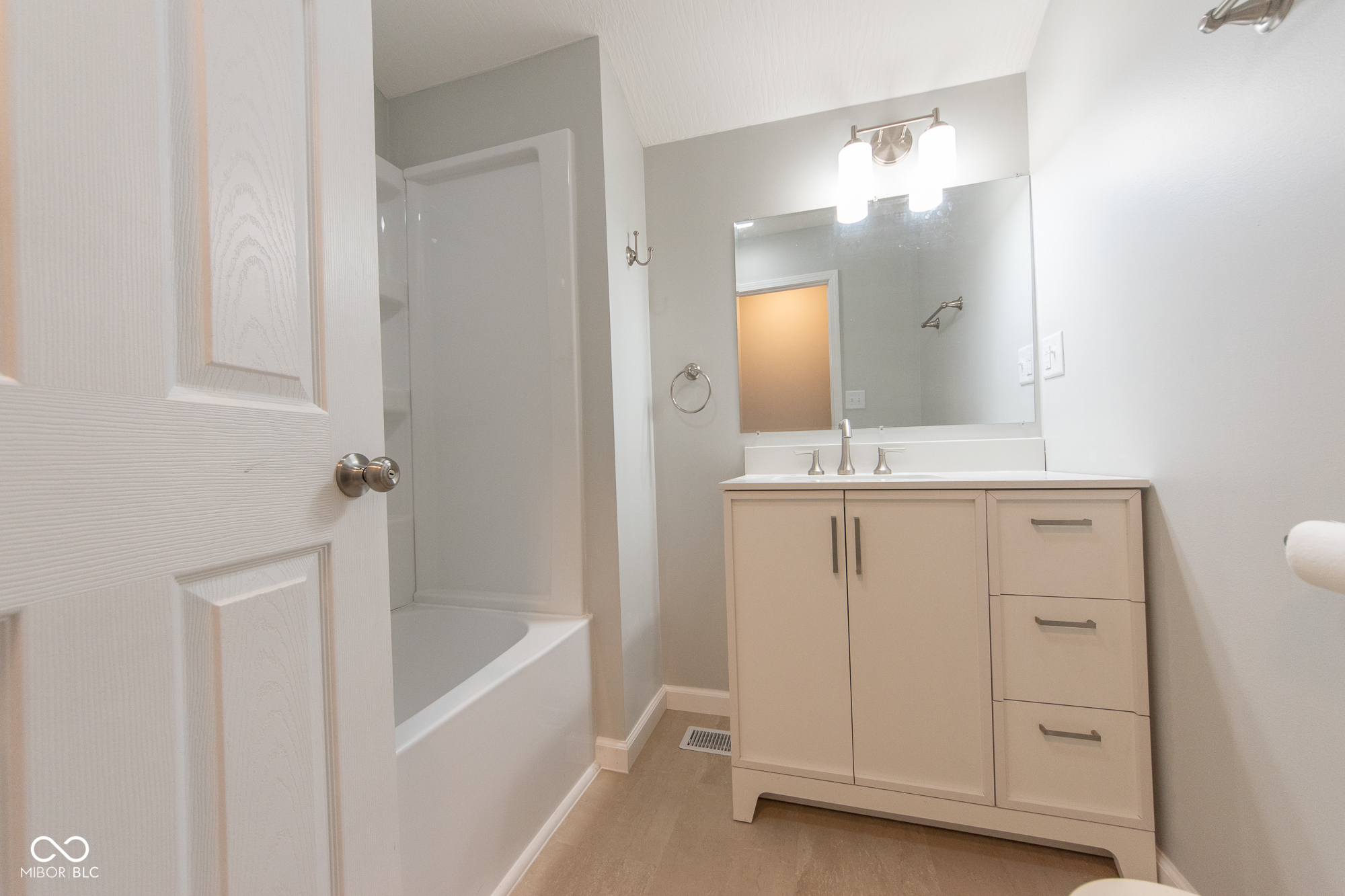 71 Cleveland Street Columbus, IN 47201 - Photo 12 of 23 Gallery Image 12