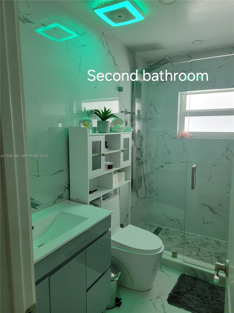 30730 Southwest 156th Avenue Homestead, FL 33033 - Photo 20 of 24 a bathroom with a sink a toilet and shower