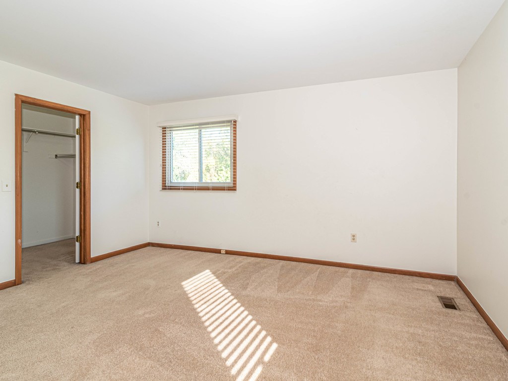 1004 Bembridge Drive Rochester, MI 48307 - Photo 29 of 47 Master Bedroom