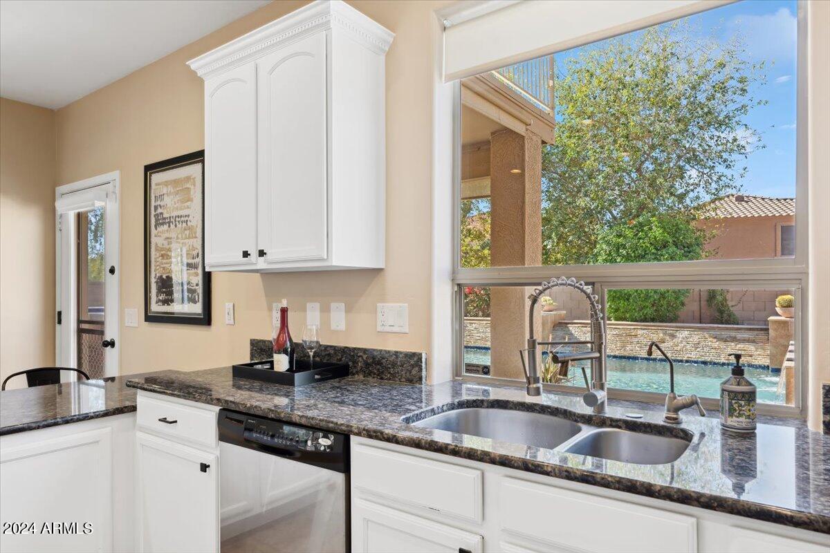 2639 East Ridge Creek Road Phoenix, AZ 85024 - Photo 15 of 34 12-Kitchen