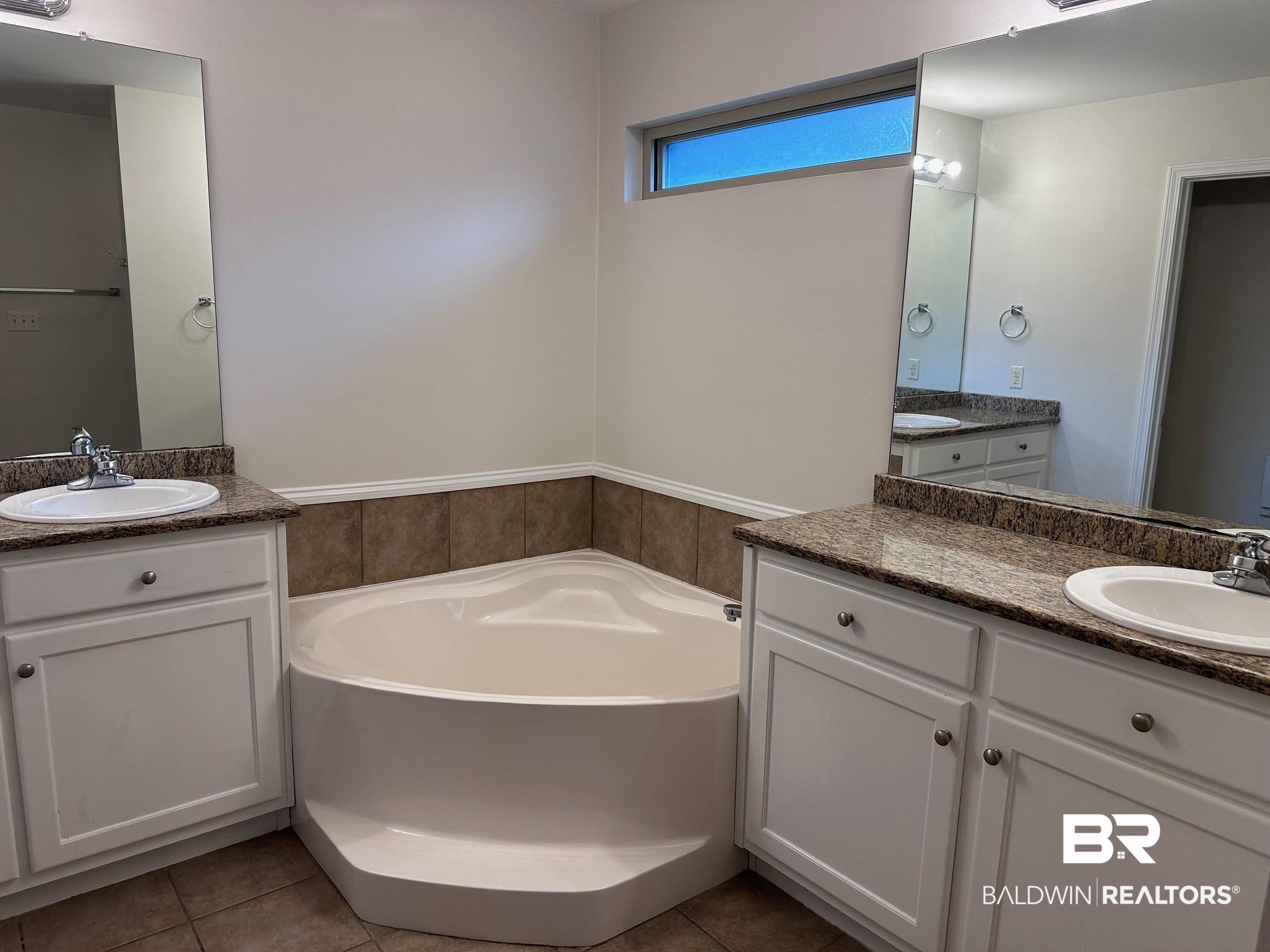 10301 Windmill Road Fairhope, AL 36532 - Photo 12 of 18 Primary Bath