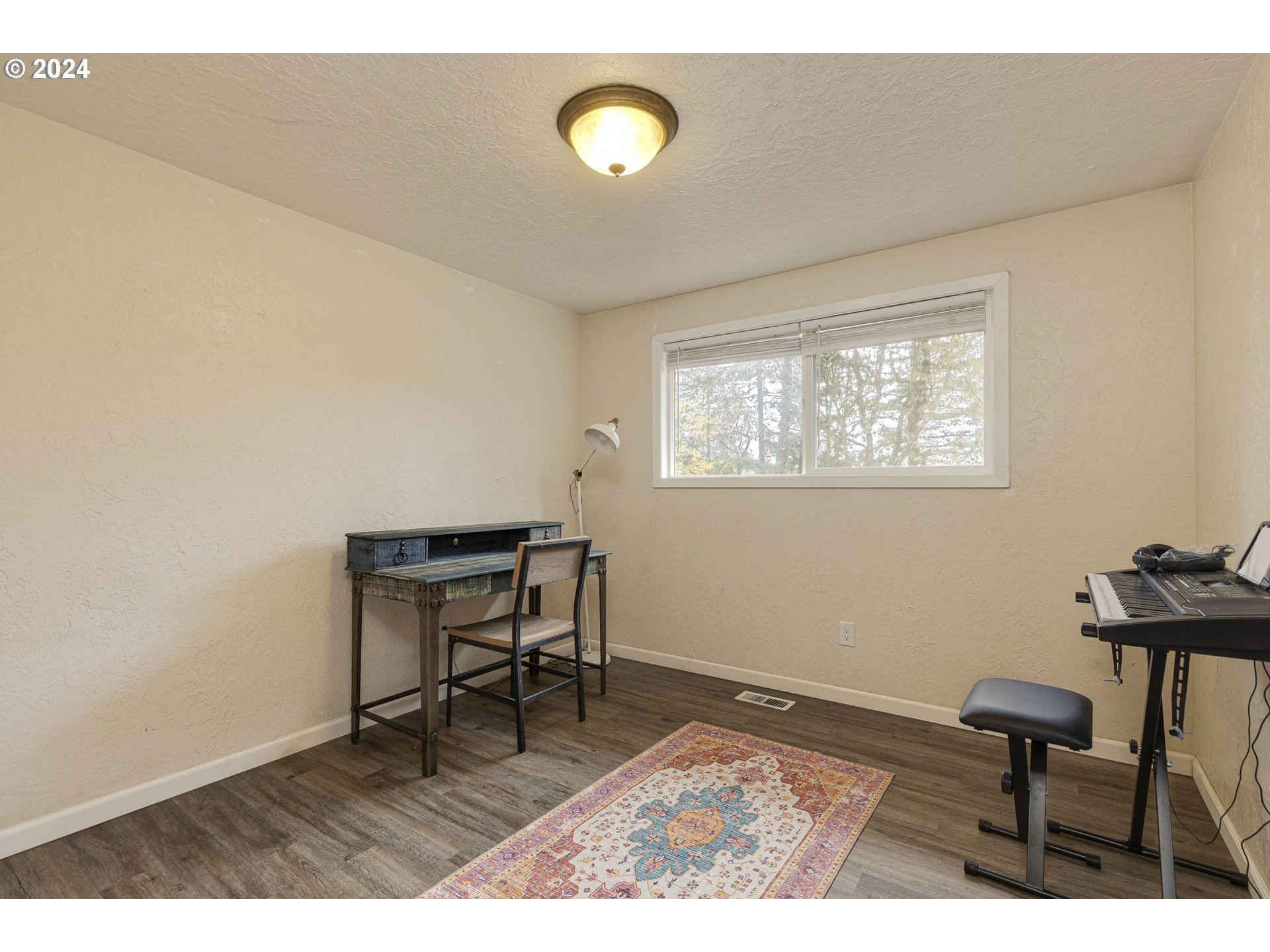 15845 Oakdale Road Dallas, OR 97338 - Photo 14 of 35