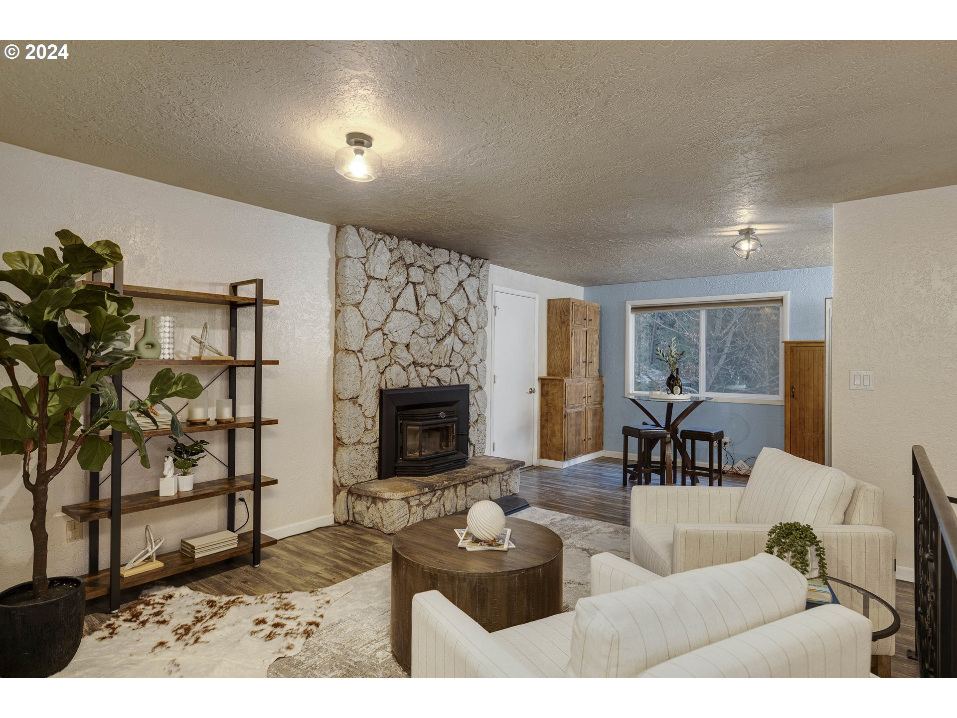 15845 Oakdale Road Dallas, OR 97338 - Photo 3 of 35