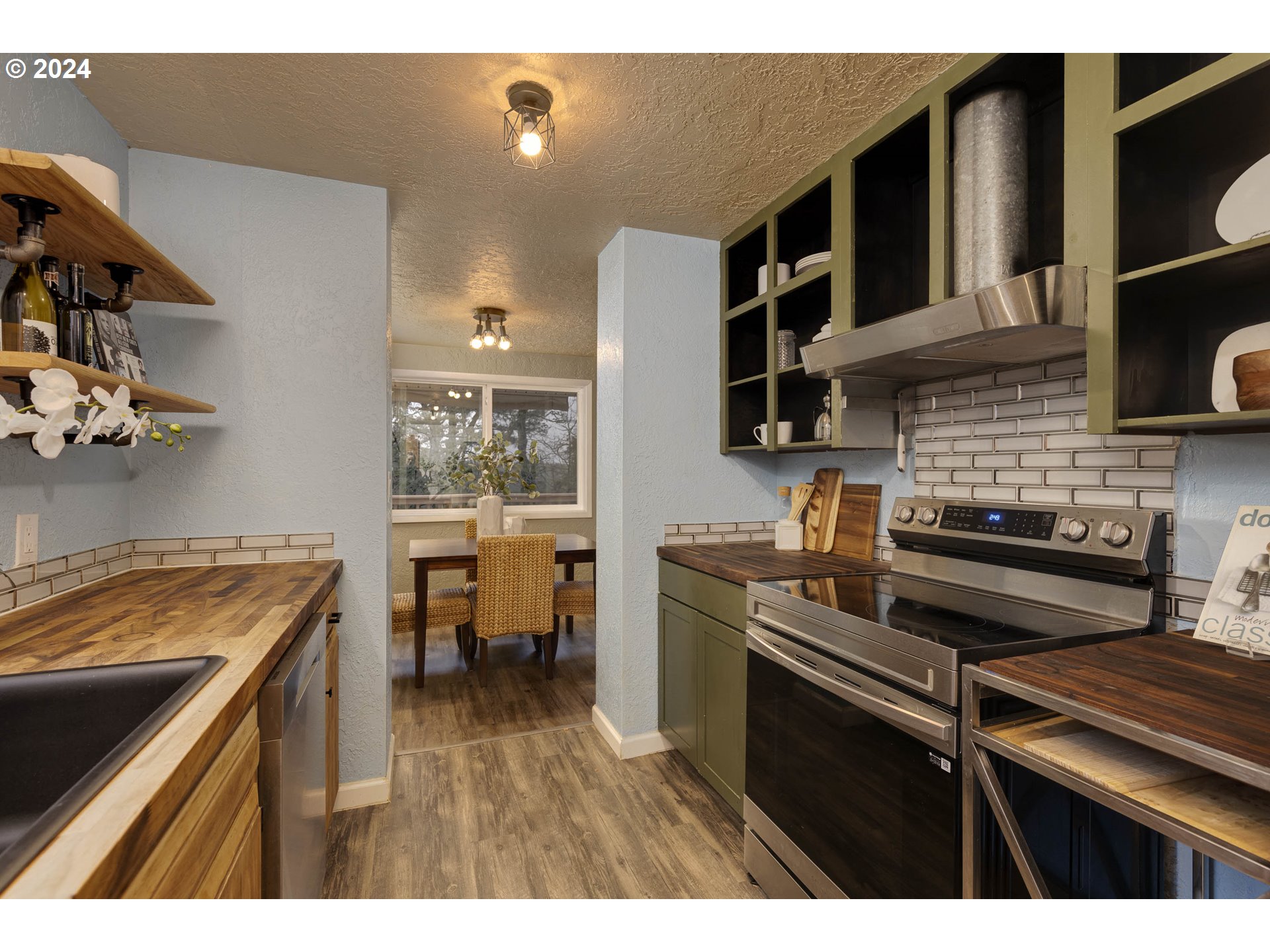 15845 Oakdale Road Dallas, OR 97338 - Photo 8 of 35