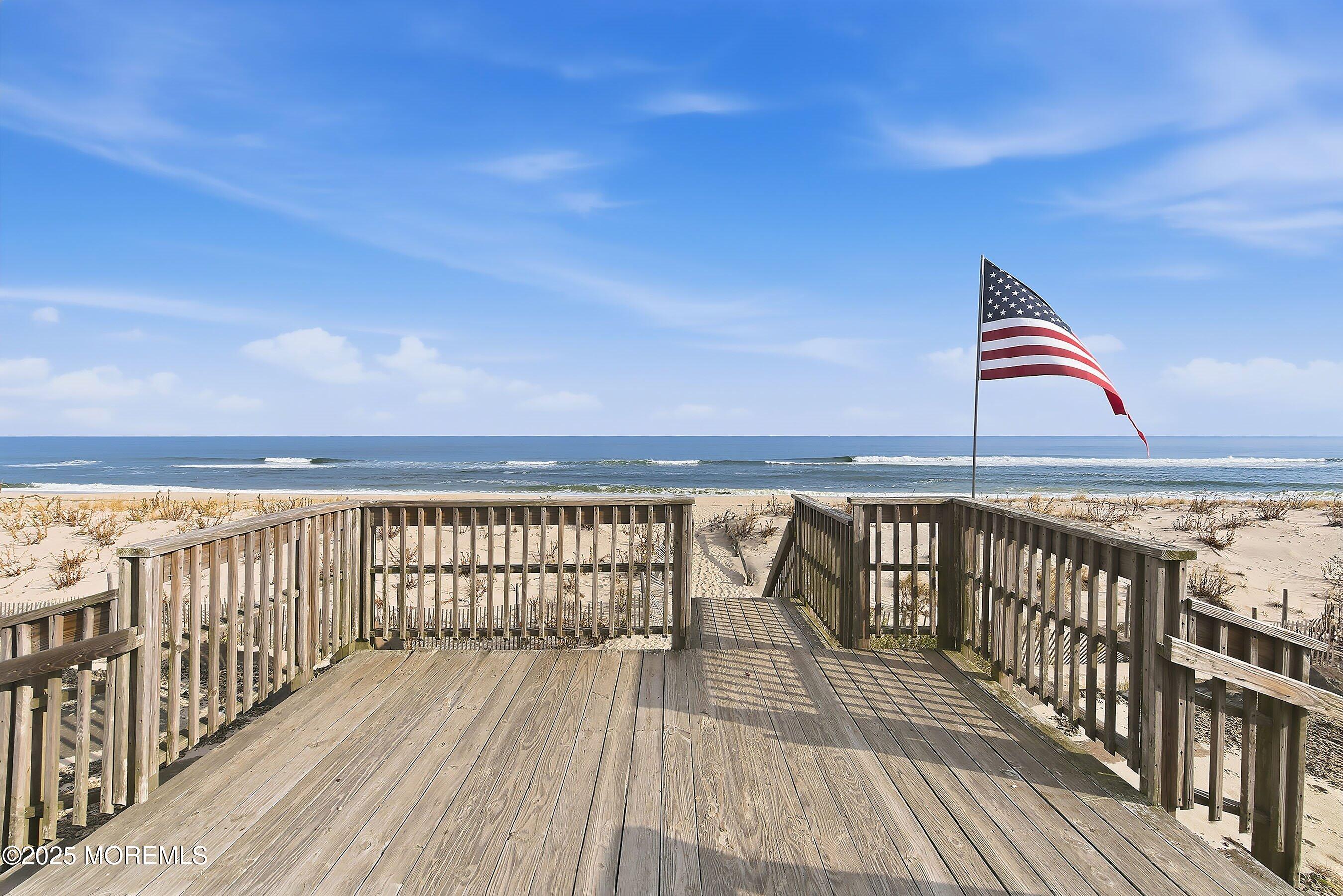 34 Waterview Way Sea Bright, NJ 07760 - Photo 21 of 24 a balcony with wooden floor and city view