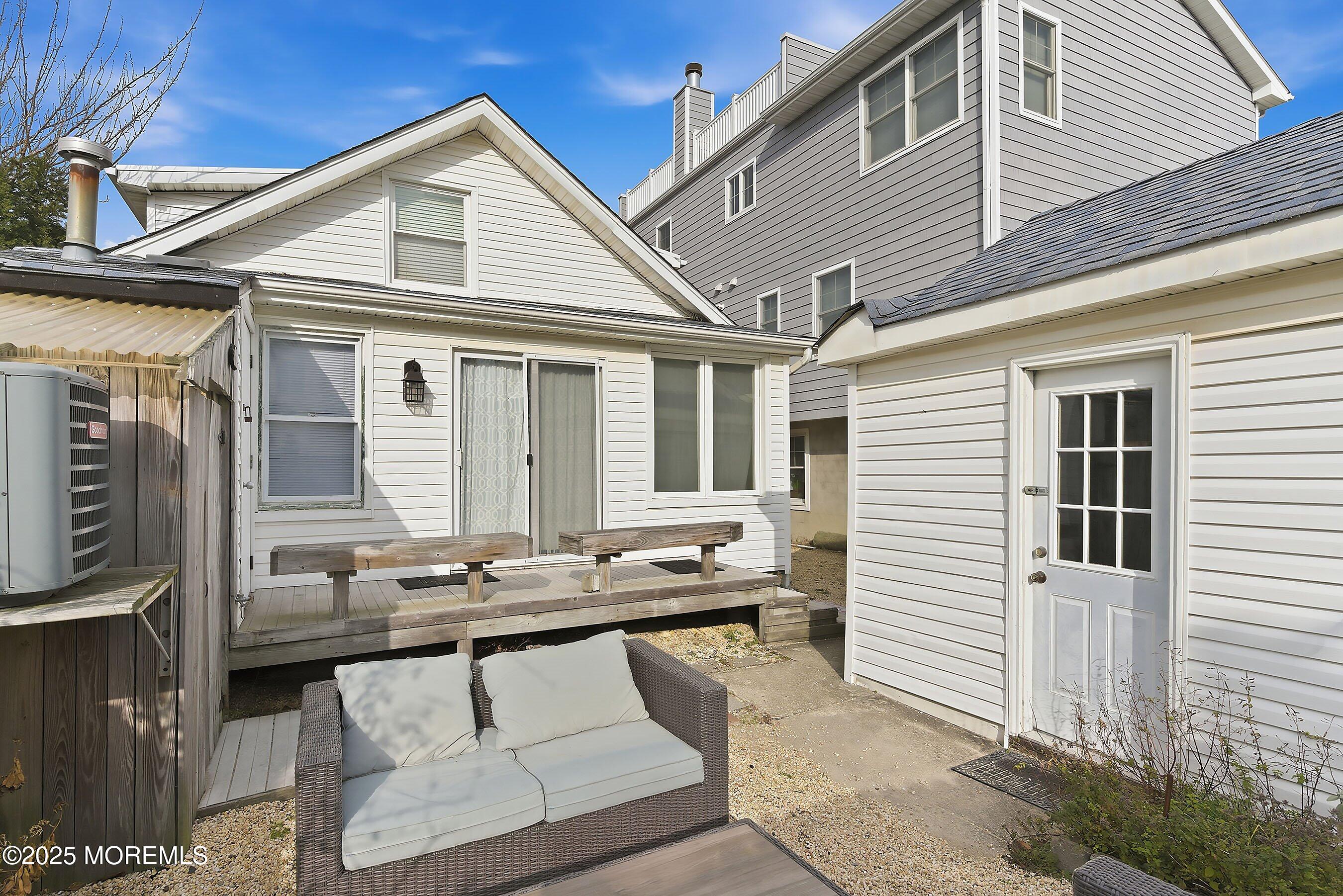 34 Waterview Way Sea Bright, NJ 07760 - Photo 23 of 24 a balcony with table and chairs