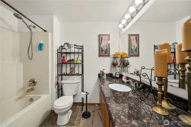 $950,000 | 14435 Vail Cut Off Road Southeast, Rainier, WA 98576