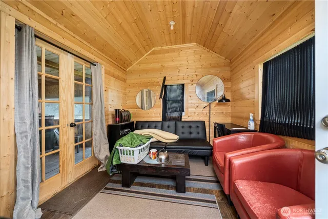 $950,000 | 14435 Vail Cut Off Road Southeast, Rainier, WA 98576