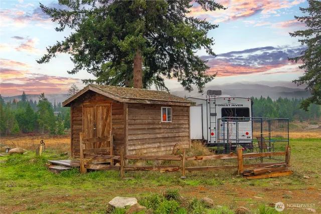 $950,000 | 14435 Vail Cut Off Road Southeast, Rainier, WA 98576