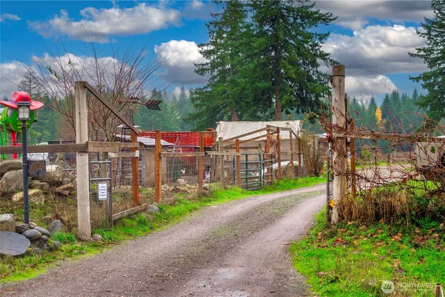 $950,000 | 14435 Vail Cut Off Road Southeast, Rainier, WA 98576