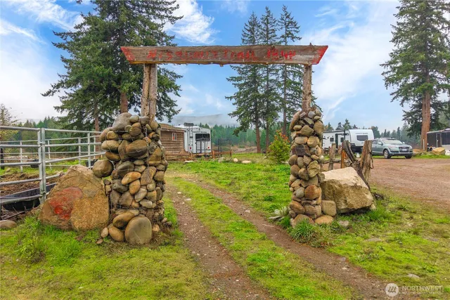 $950,000 | 14435 Vail Cut Off Road Southeast, Rainier, WA 98576