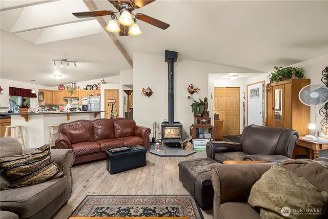 $950,000 | 14435 Vail Cut Off Road Southeast, Rainier, WA 98576