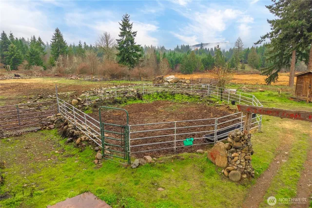 $950,000 | 14435 Vail Cut Off Road Southeast, Rainier, WA 98576
