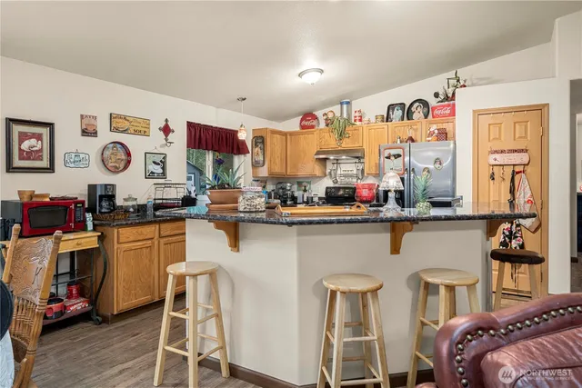 $950,000 | 14435 Vail Cut Off Road Southeast, Rainier, WA 98576